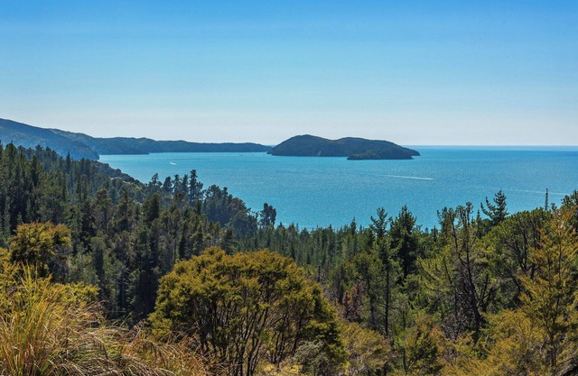 Kaiteriteri Escape - Brand-New Hilltop Haven with Breathtaking Views