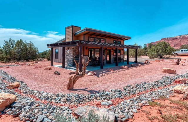Kanab Hideouts Guest House, Secluded Cabin, Views!