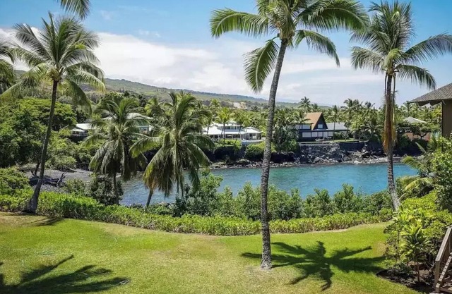 Kanaloa at Kona, Bay Views over the ocean.