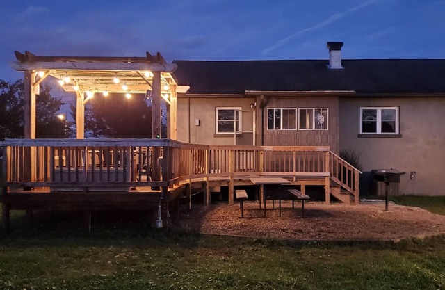 Kanto House - Large Deck and Fenced in Yard - In Town - Pets OK
