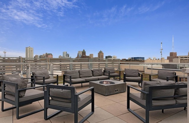 Kasa Pet Friendly Nearby Local Eateries Milwaukee