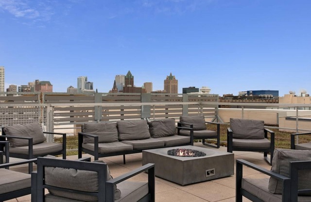 Kasa Relax in Your Spacious 1BD Pet Friendly Milwaukee