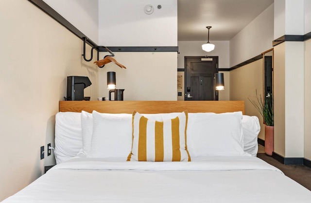 Kasa | Stroll Down Penn Avenue, Boutique Studio | The Maverick