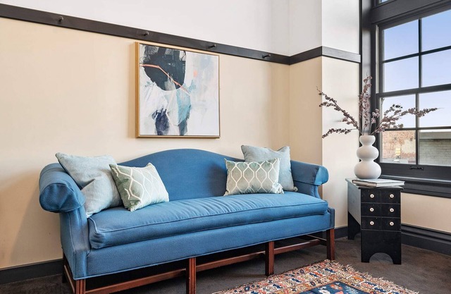 Kasa | Uniquely Designed Suite Near Carnegie Museum | The Maverick