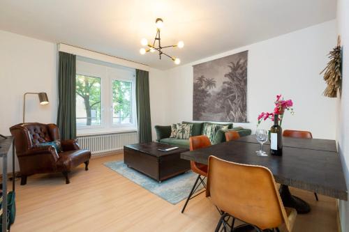 KAYA Zurich Apartment RUBY - Downtown Deluxe 2BR Apt