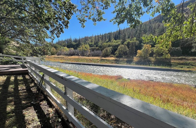 Kayaking Mecca! Stay at our Klamath Riverfront Retreat in Copco Valley