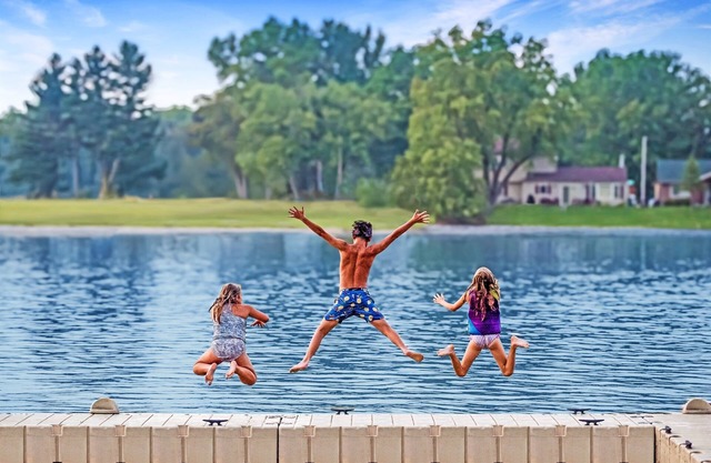 Kayaks/Firepit/Games/Grill Your Dream Fall Vacay