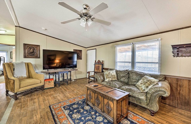 ‘Keane Ranch 2’ Mtn Cabin w/300 Acres in Ozark!