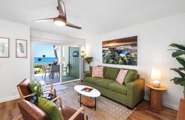 Keauhou Kona Surf & Racquet 188: Renovated Oceanfront Retreat