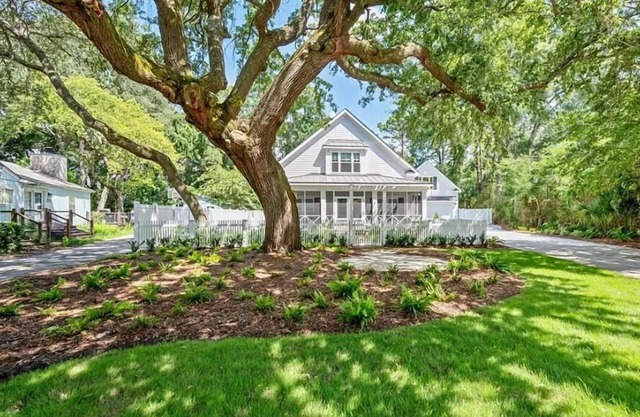 Kelsall Cottage, Gorgeous Home Perfect for Entertaining and Coastal Living with private back yard, p