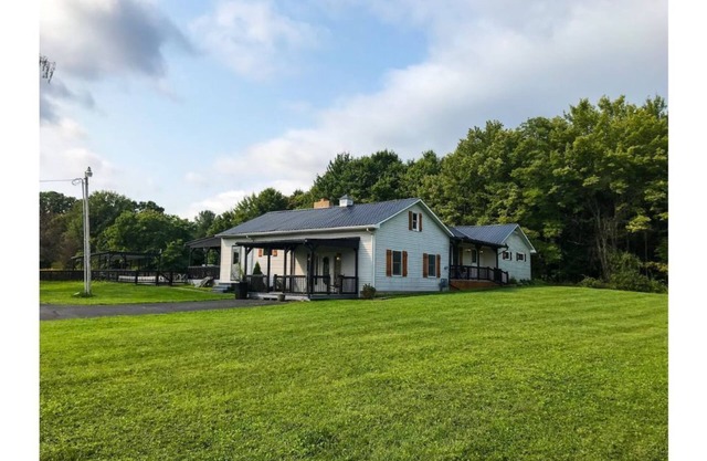 Kennerdell Country Retreat with seasonal inground pool