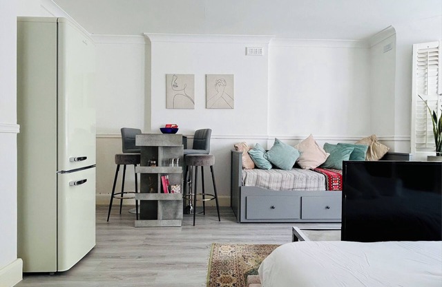 Kensington Studio Gem - Rare find by Holland Park