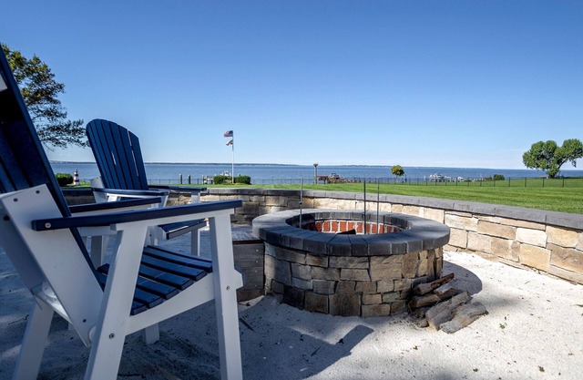 Kent Island Waterfront | Pub | Outdoor Dining | Stunning View