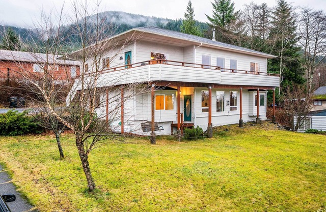 Ketchikan Home: Bay Views, 1/2 Mi to Hiking Trails