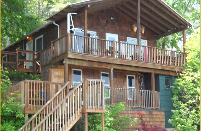Keuka Guest Cottage w/Hot Tub