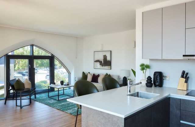 Kew Bridge by Viridian Apartments