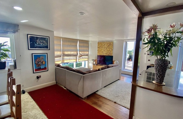 Kew Garden 2-Floors Penthouse