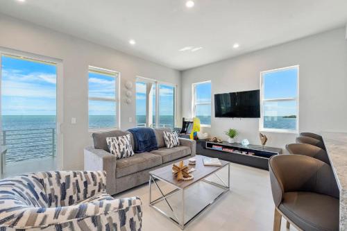 Key Largo Oceanfront Oasis with Pool and Hot Tub