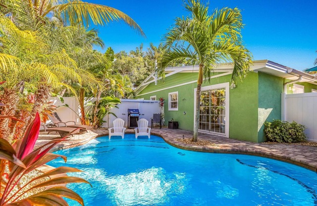 Key Lime Cottage by Beach Boutique Rentals