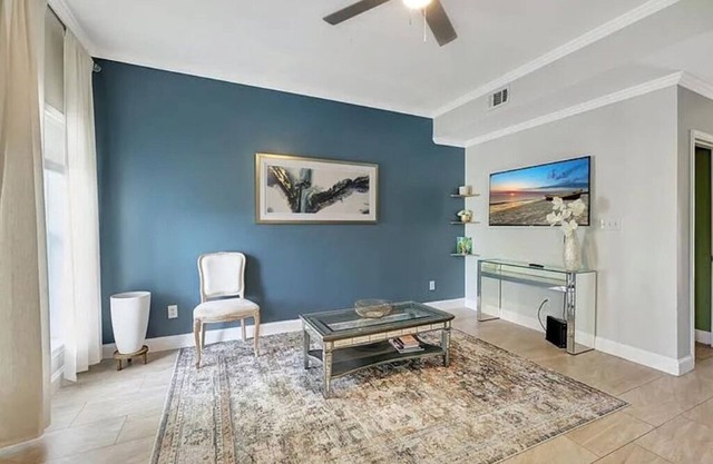 Key west styled 2-bedroom townhome in Fort Pierce with WiFi, AC