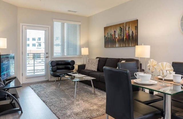 Keyless Entry & Free Parking | Menlo Park | nr Transits