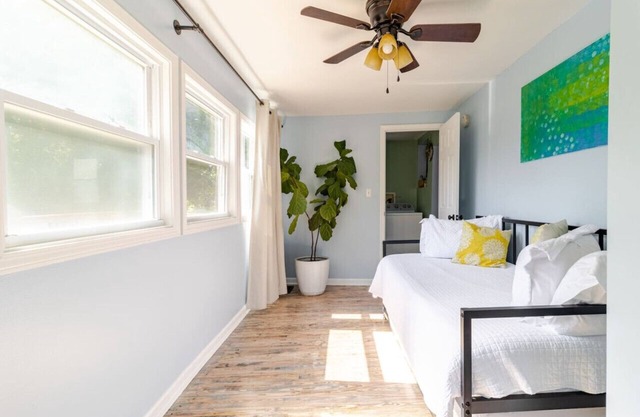 Kid-friendly 3/2 Home, 3 Mins to Downtown + Deck