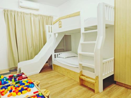 Kids Friendly Homestay Bangi Free Wifi Netflix Pool Dryer Washing Machine Kitchen