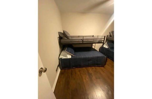 Kids & Pets Love this 3brm Townhome near Moss Rock