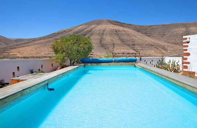Kikiki Apartamento Rosso with Mountain View, Pool & Wi-Fi