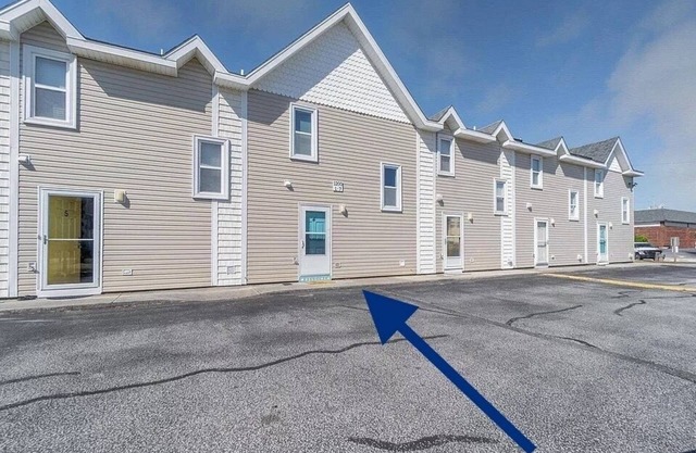 Kill Devil Hills Oceanside Townhouse - 4 min. walk to beach access - Sleeps 4-5