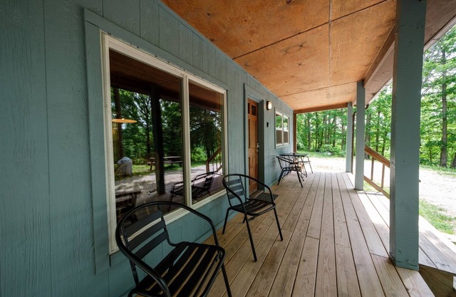 Kim's Retreat: 3-BR Cabin w/Hot Tub near Natural Bridge & Red River Gorge