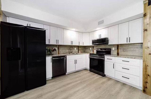 King bed Executive Home, Daytona Beach: Minutes to Beach Speedway