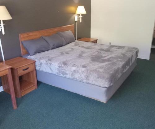 King Bed Hotel Studio 117