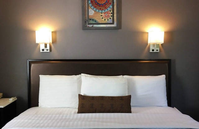 King Bed Non Smoking Room, Scottish Inns Milford, Convenient Spot, Free Parking
