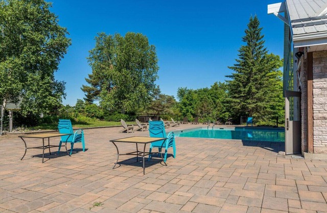 King Bed+Pet Friendly+Hot Tub+Pool+BBQ