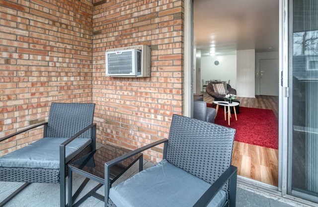 KING BED☆Remote Workspace☆FAST WIFI☆Garage Parking