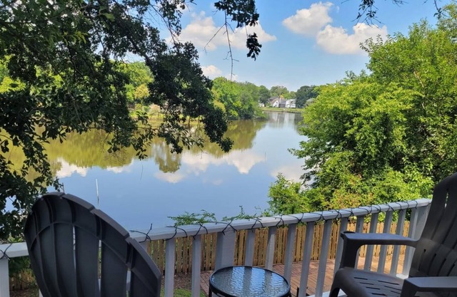 King Bed River View House & Guest House Fenced