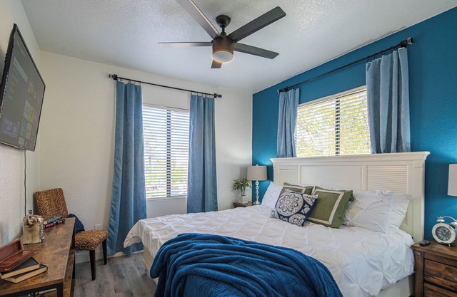 King Beds⟫ Swim& Relax⟫ Shop⟫ Dine》DT Tempe 2.5 Mi