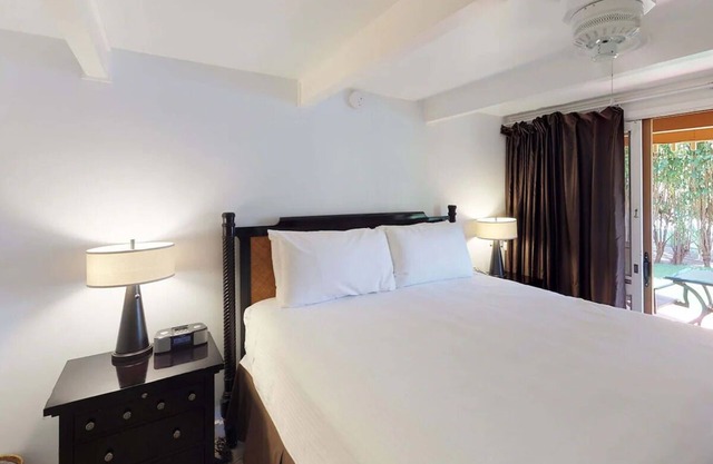 King Garden View: Your Peaceful Retreat Awaits at Hotel Molokai