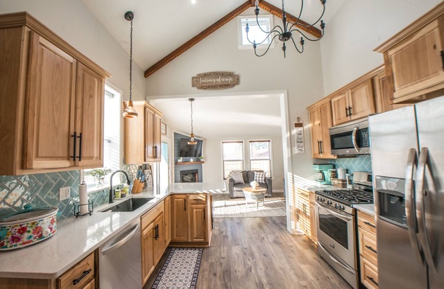KING Master En-Suite- BRAND NEW Home- Buffalo's Best Kept Secret!