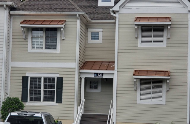 King's Creek Townhome 1: Sleeps 6. Welcoming, spacious, perfect location!