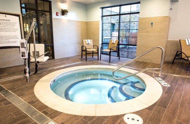 King Studio Near ALB, Downtown + UAlbany | Pool Access