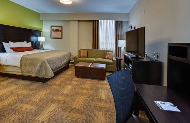 King Studio Near ATL | Free Breakfast + 24h Business Center!