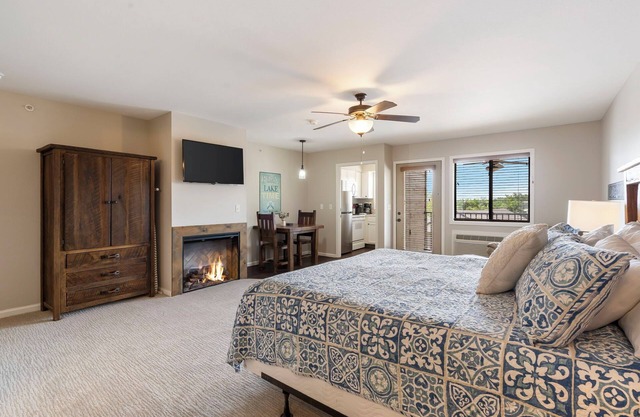 King Suite for Two at Indian Point