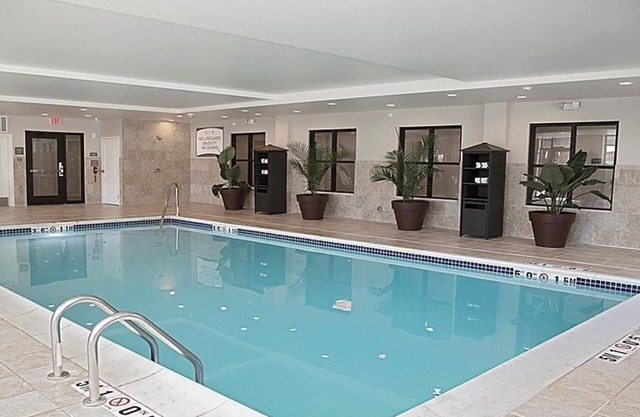 King Suite. Indoor Pool. Free Breakfast. | Near Sea Life Michigan