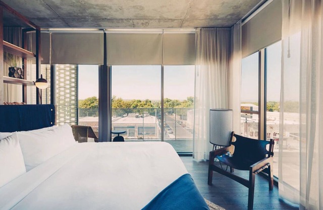 King Suite with Soaking Tub & Balcony in Austin