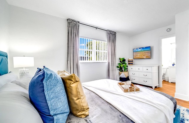 King Water View - No Extra Fees - Palm Wave Says