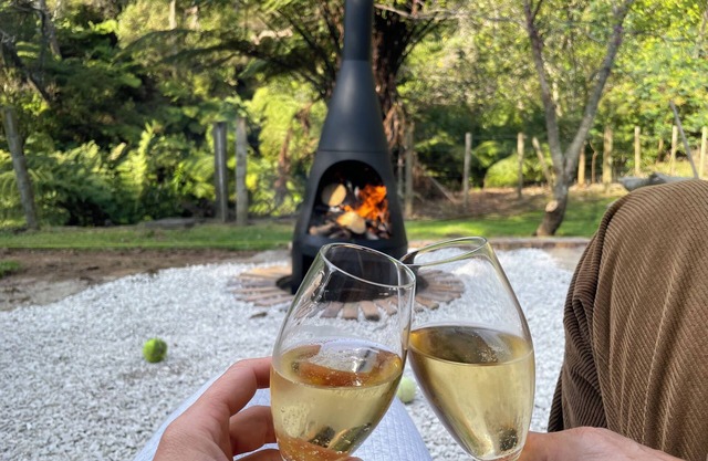 Kingfisher cottage @ Villa Vie country estate.nOutdoor bath, fire pit, river