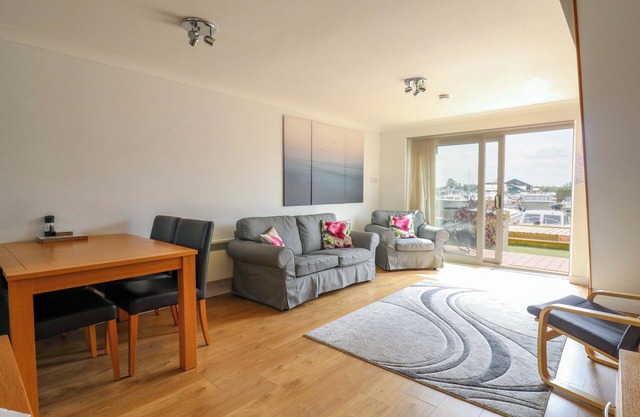 KINGSMERE, pet friendly, with a garden in Horning