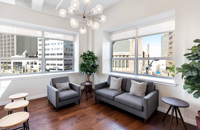 Kislak 407 Stunning 2BR with Den Corner Apt Retreat Above the City